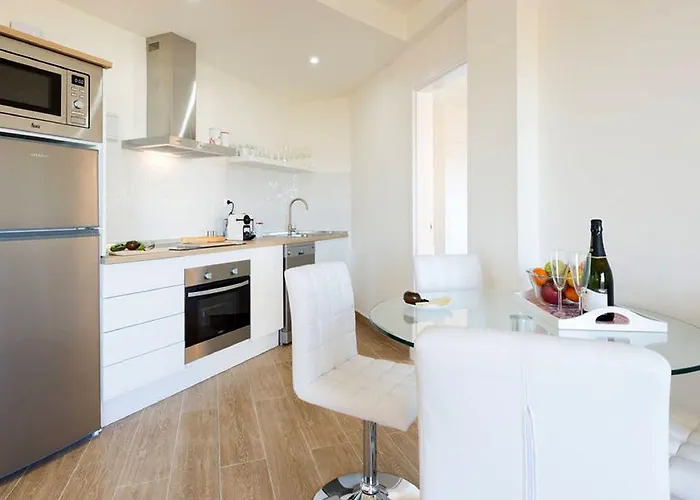 Aparthotel Club Playa Flores 3*