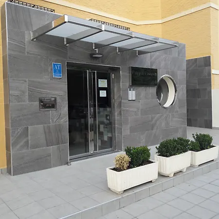 Club Playa Flores מלון דירות