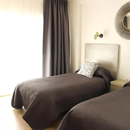 מלון דירות Club Playa Flores 3*